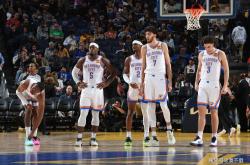 开云体育官方网站-太阳大胜雷霆，布克得到25分领衔