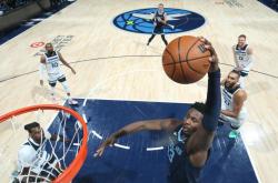 开云体育中国-灰熊力克马刺，莫兰特砍下20+。