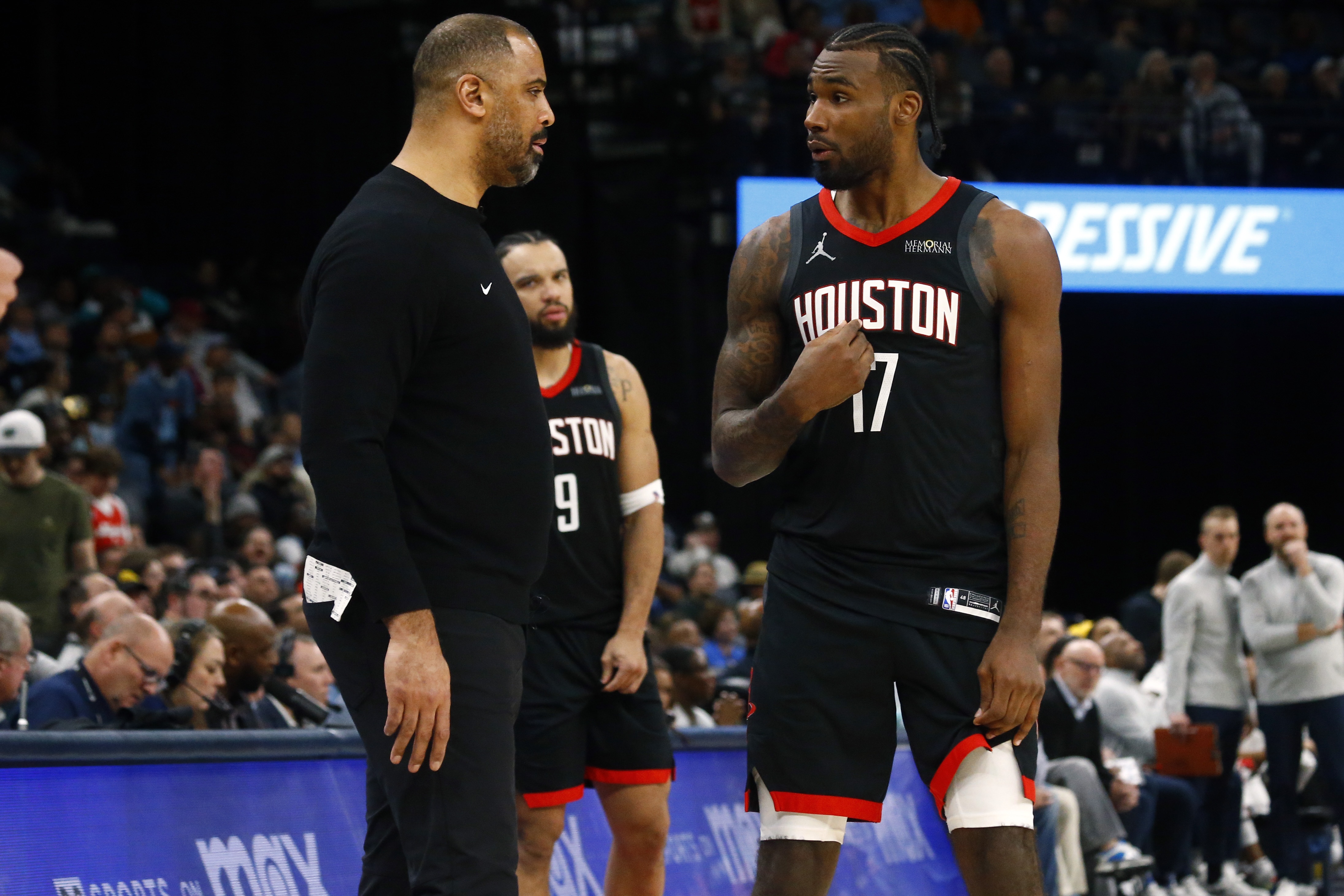 包含火箭客场击败篮网，继续不败的词条