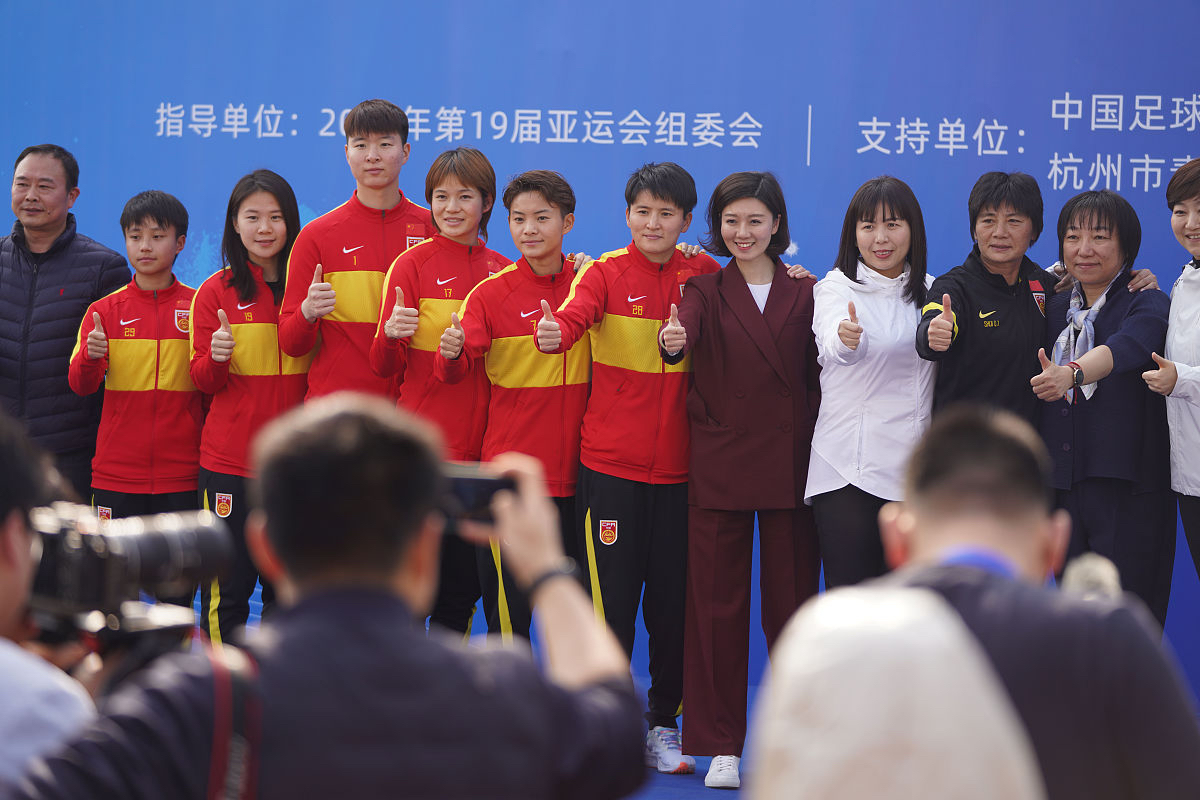 运动员们的拼搏精神值得我们敬佩 运动员们的拼搏精神值得我们敬佩