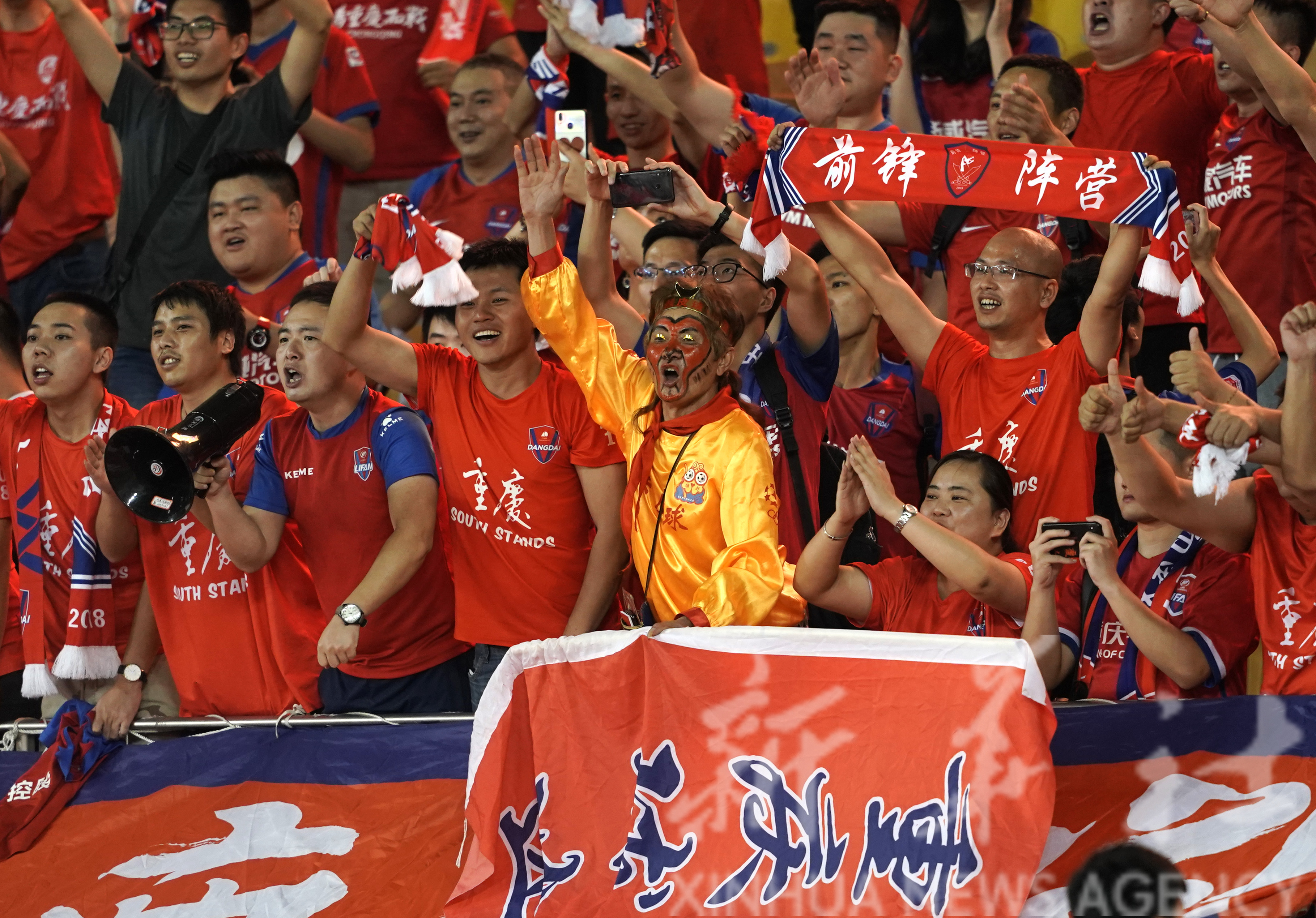 包含重庆斯威主场大胜，提升排名至前列的词条